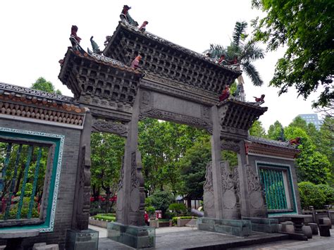  Die  Ancestral Temple of Foshan: Ein spirituelles Juwel mit reicher Geschichte!