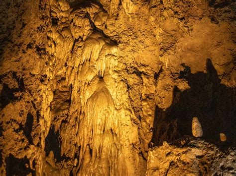 Die Shuanglongdong Grotte - Eine mystische Reise durch die Geschichte und Schönheit der Natur!