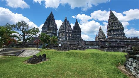 Der Tempel der Tausend Tempel! Ein spiritueller Rückzugsort im Herzen von Yogyakarta