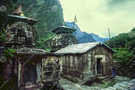 Das Luofu-Gebirge: Mystische Felsen und uralte Tempel!