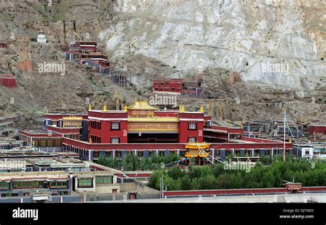 Sakya Kloster: Ein spiritueller Schatz und architektonisches Meisterwerk in Shigatse!