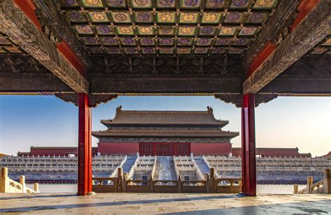 Der Vaulted Hall der Verbotenen Stadt: Ein historischer Einblick in die Mächtigkeit des chinesischen Kaiserreichs!